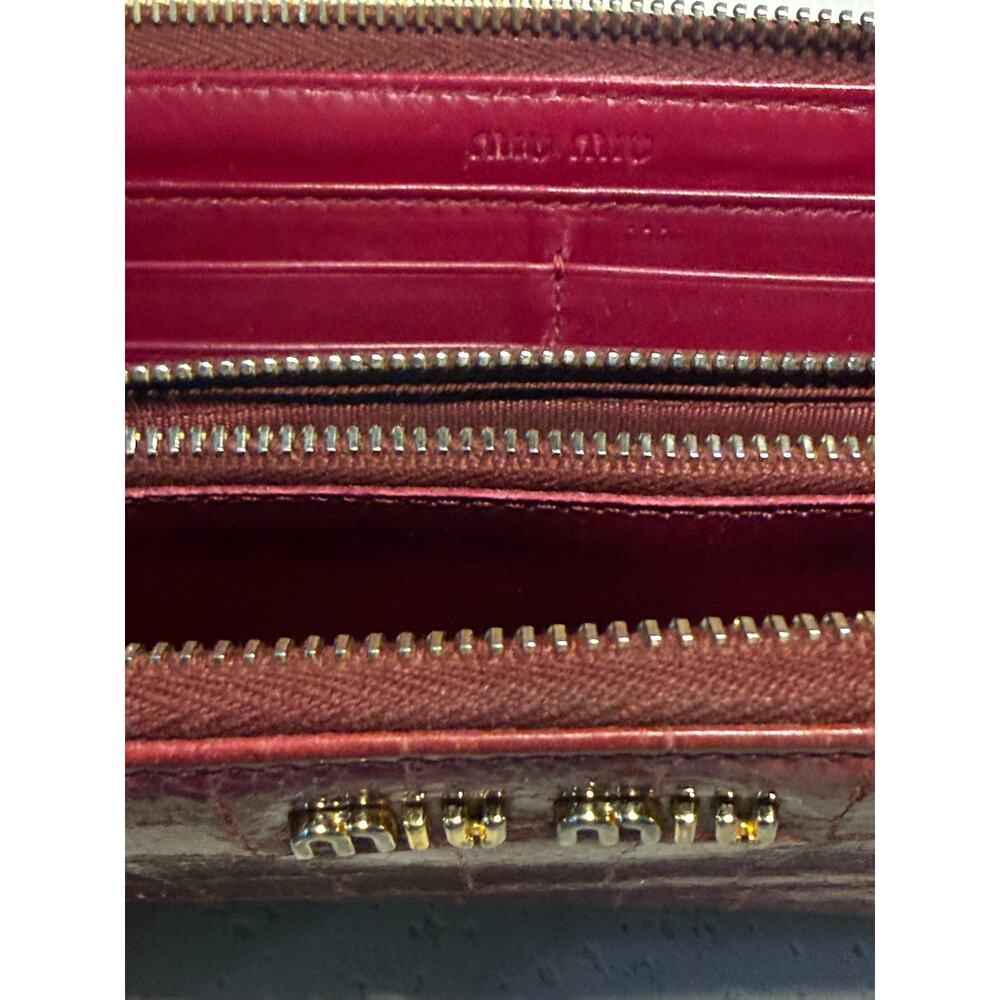 Miu Miu St. Cocco Lux Crocodile-Embossed Zip-Around - Picture 8 of 8